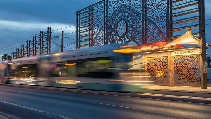 Photo of light rail vehicle at Alma School station