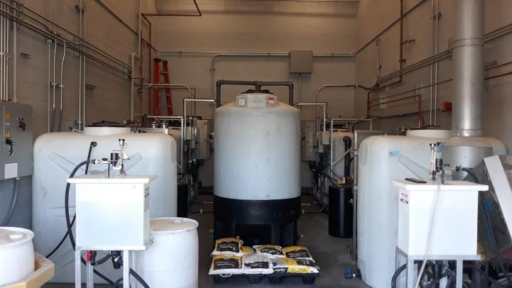 Wash bay recycling tanks
