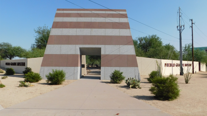 Portal at the entrance of the Pueblo Grande Museum